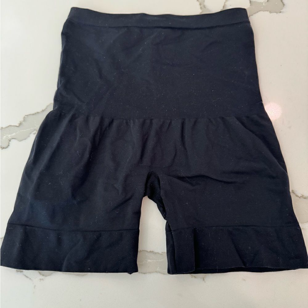It Figures shape wear bottoms black size large